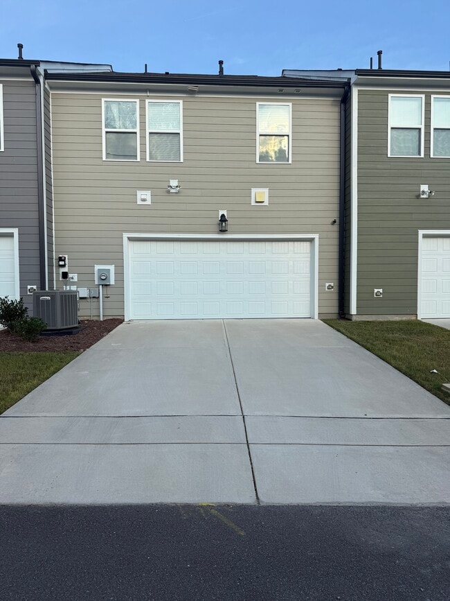 Building Photo - 2474 Hutch Ln