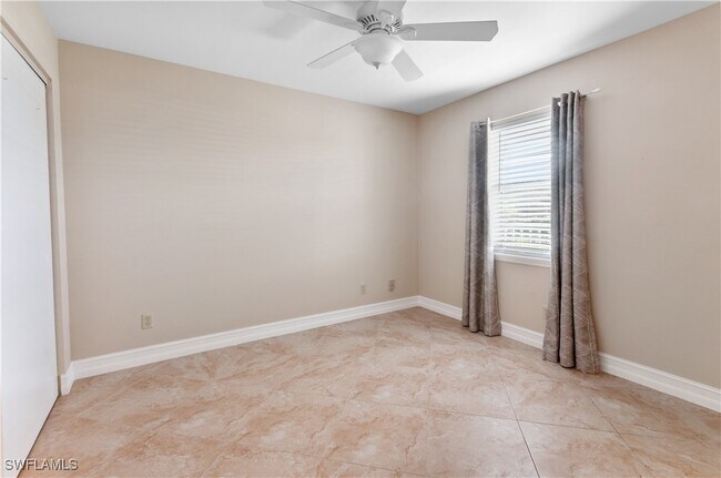 Building Photo - 829 W Elkcam Cir