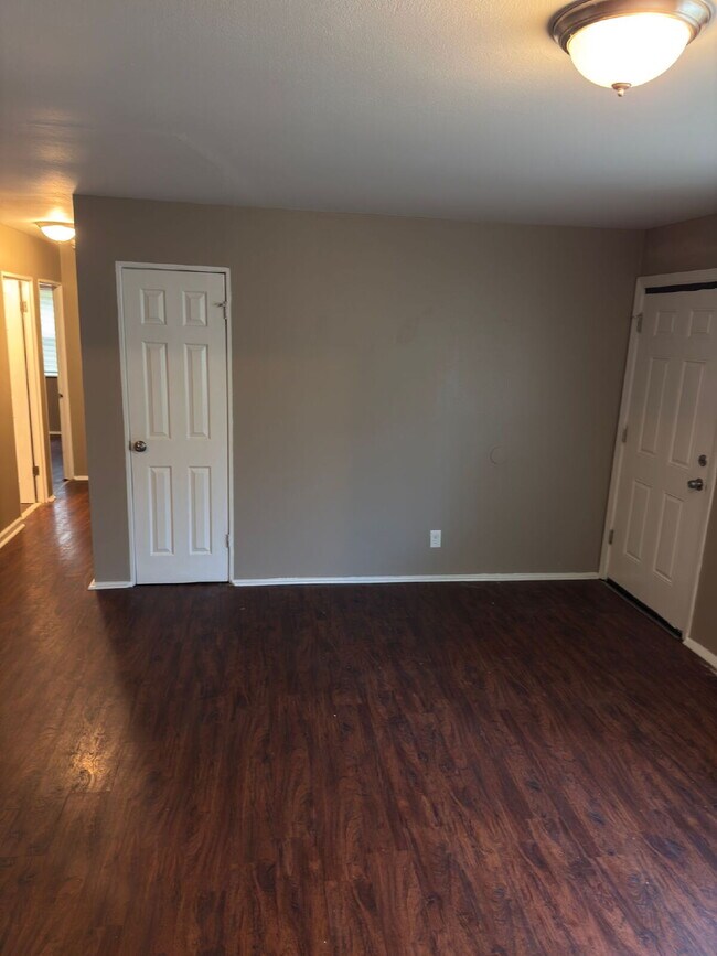 Building Photo - 2033 Bella Clare Dr