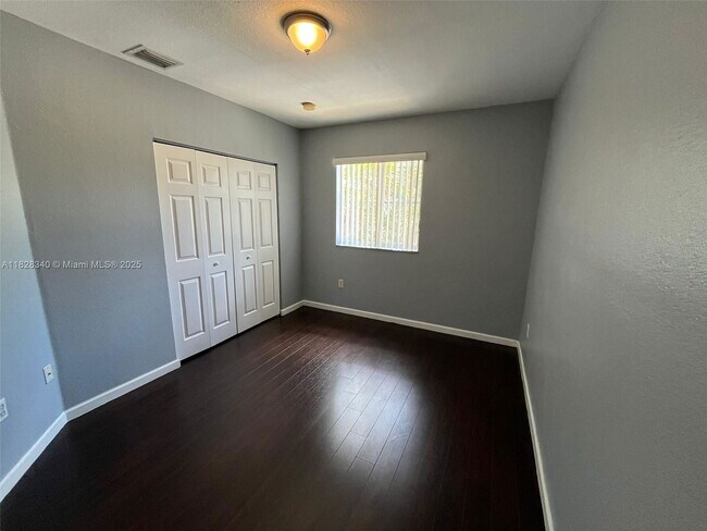 Building Photo - 2539 SW 82nd Ave
