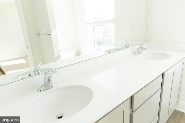 Building Photo - 10630 Meridian Hill Way