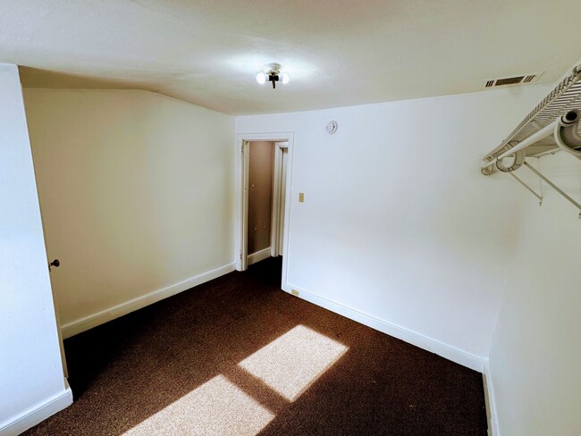 Building Photo - 3BR/2BA Spacious Manayunk Apt with Washer/...