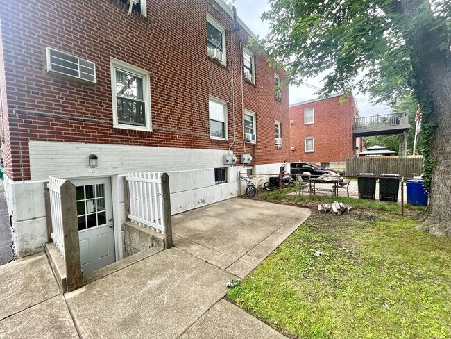 Building Photo - 542 Maryland Ave