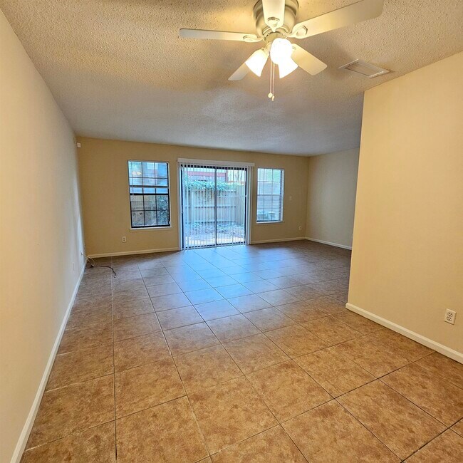 Building Photo - 3701 Donovan Dr