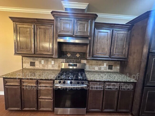 Building Photo - 6902 Anastasia Dr