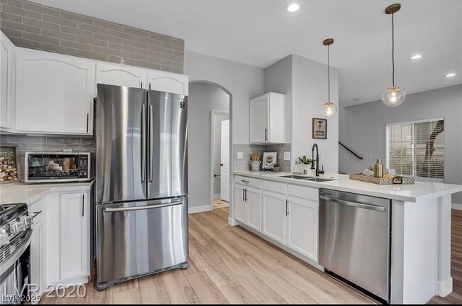Building Photo - 254 Little Minah Ct