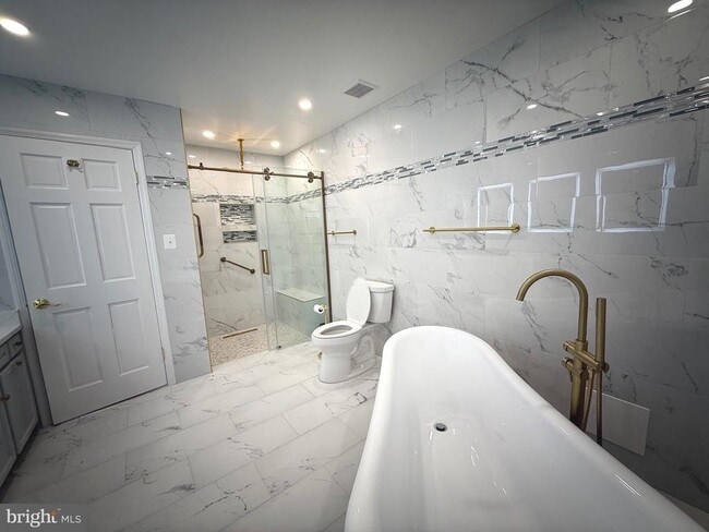 Building Photo - 9608 Burke View Ave