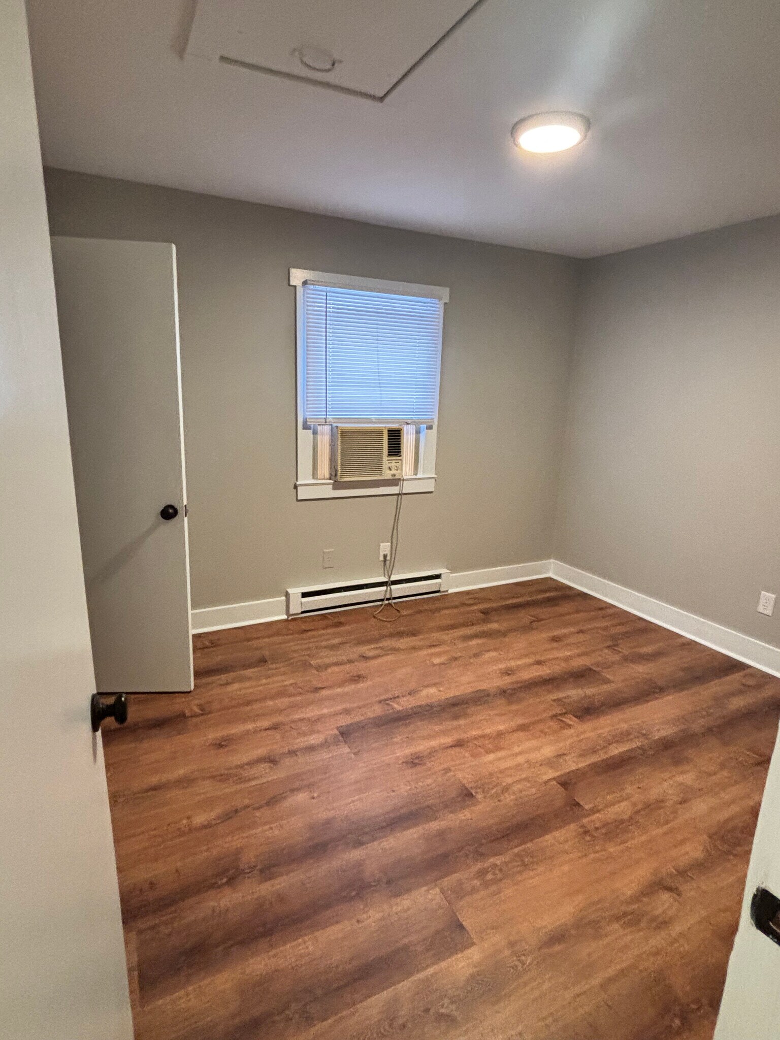 Corner Bedroom - 21116 Wells St