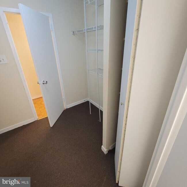 Building Photo - 224 W Rittenhouse Square