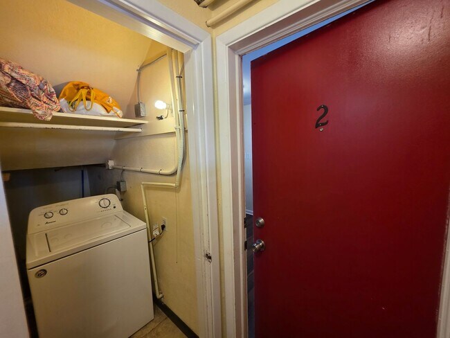 Building Photo - Bull St