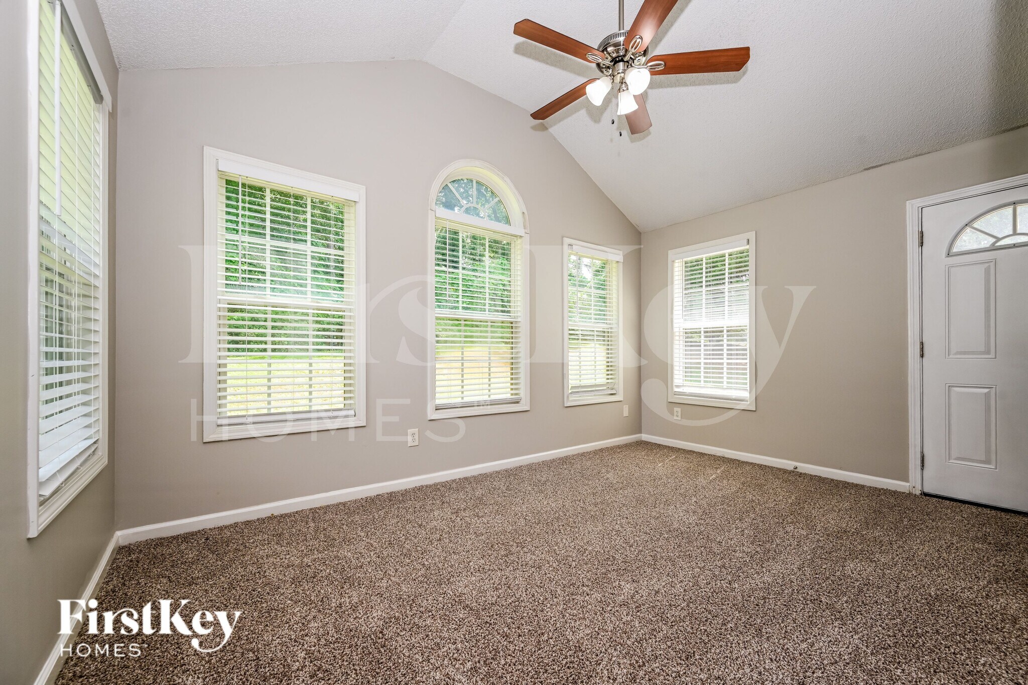 Building Photo - 3349 Meadovista Dr