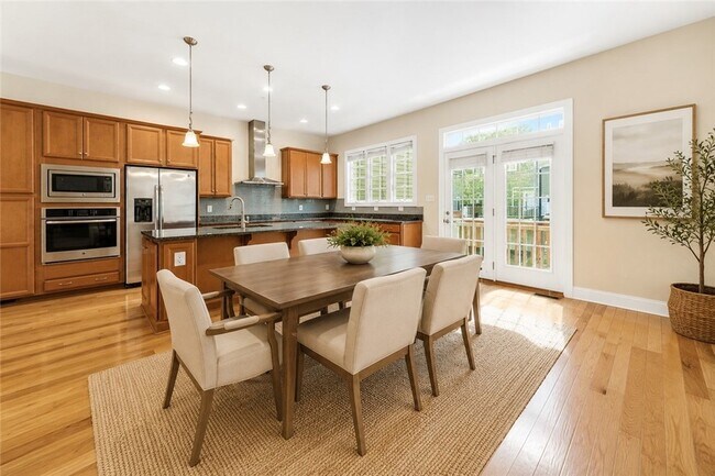Building Photo - 335 Osona Ln