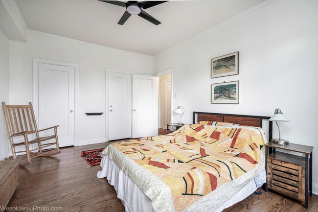 Building Photo - 5000 S Cornell Ave