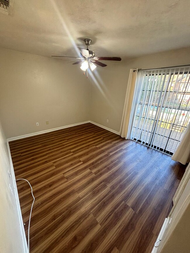 Building Photo - Spacious, Updated 3x2 Townhome Near FSU & TCC