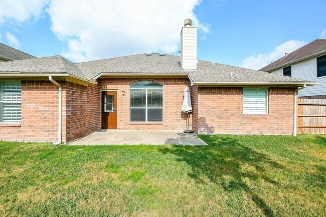 Building Photo - 5104 Big Spring Dr