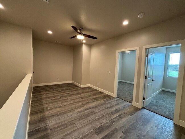 Building Photo - BRAND NEW TOWNHOME FOR RENT!