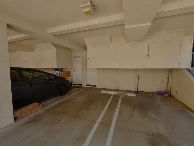 Building Photo - **Open House** Friday, June 12th, TIME: 3:30pm - 4:30pm