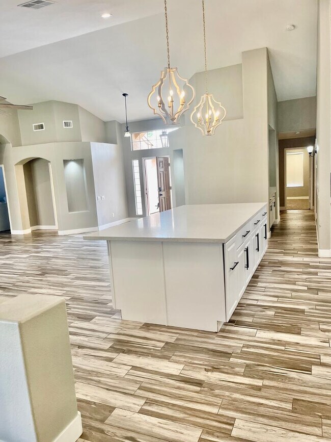 Building Photo - 1732 W Gary Dr