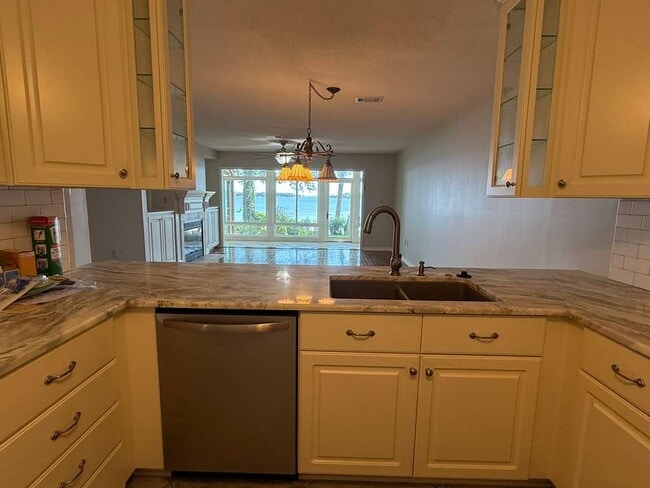 Building Photo - 806 Regatta Cir