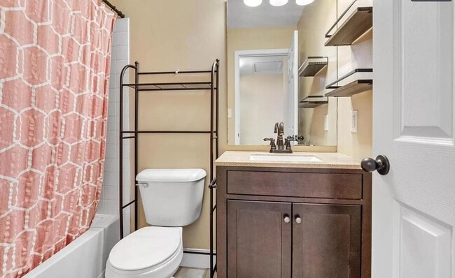 Building Photo - Lovely 2 Bedroom / 2 Bath for Rent