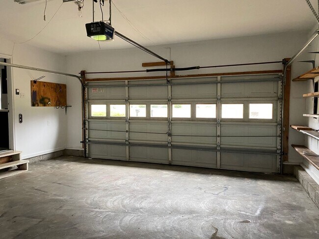 Building Photo - Beautifully Updated 3 Bed/2 Bath Home with...