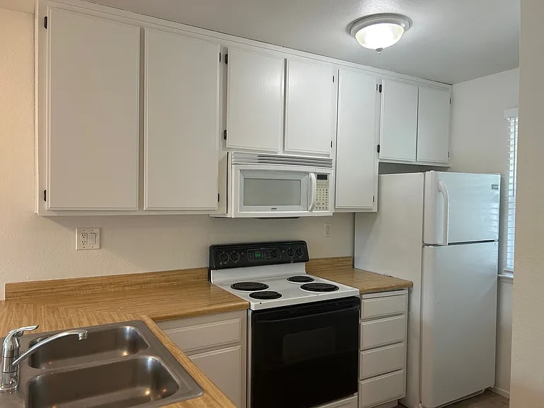 Building Photo - 211 Stony Point Rd