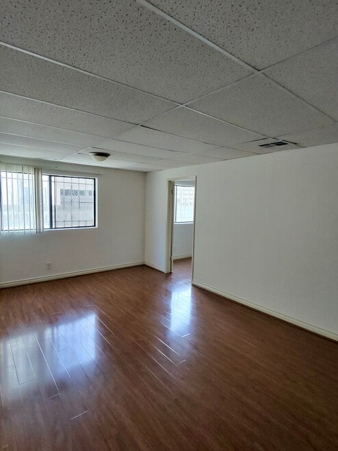 Building Photo - 121 S Swall Dr