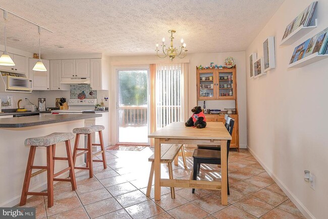 Building Photo - 8291 Raindrop Way