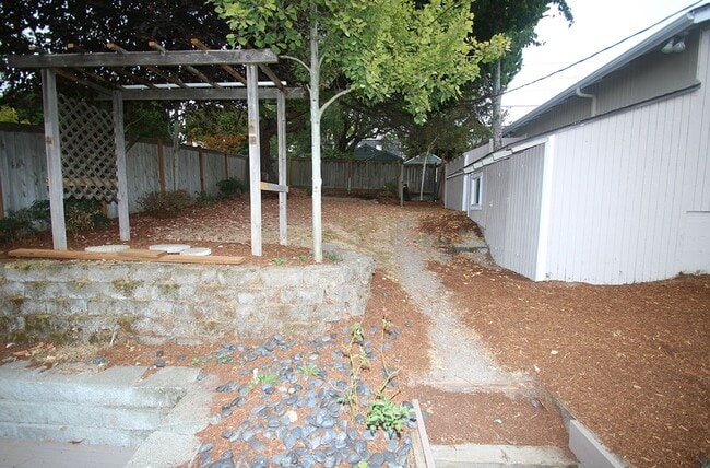 Building Photo - PRIVATE 3 BED SEATTLE HOME FOR RENT W EASY COMMUTE & BIG LOT