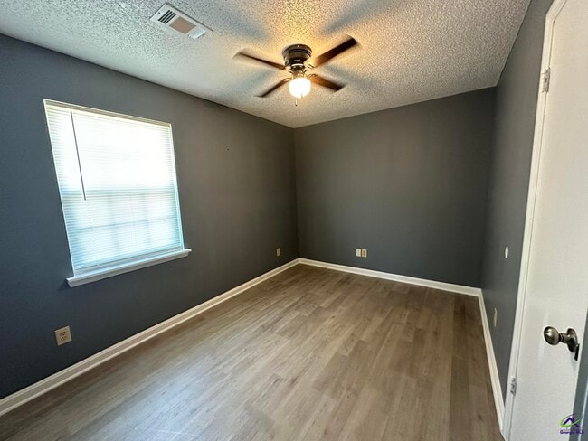 Building Photo - 503 Coventry Ct