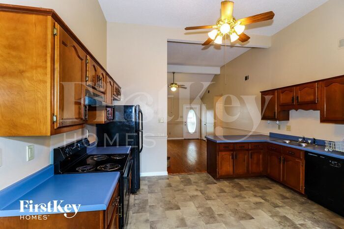 Building Photo - 5582 Oak Branch Cir N