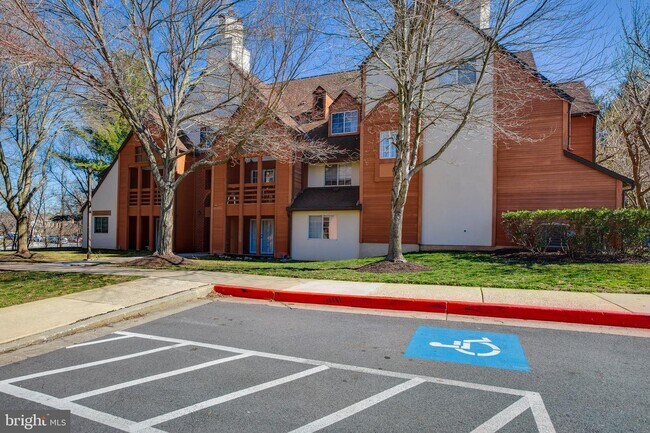 Primary Photo - 4906 Columbia Rd
