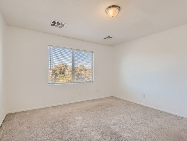 Building Photo - 5537 Ayers Cliff St