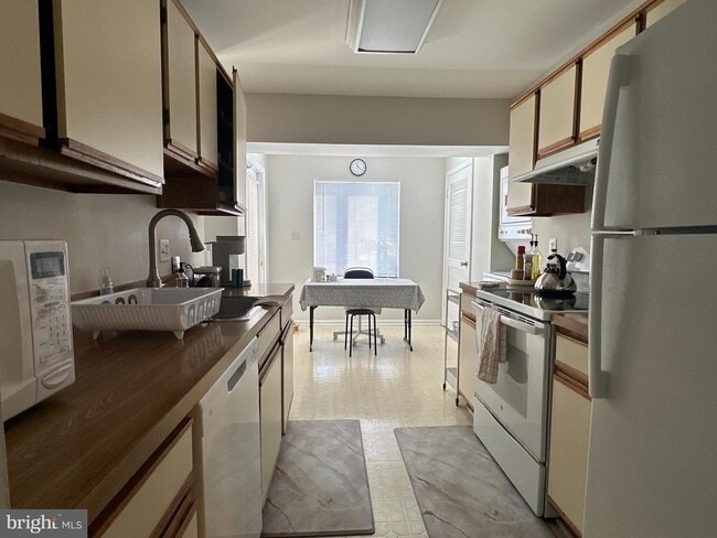 Building Photo - 9555 Battery Heights Blvd