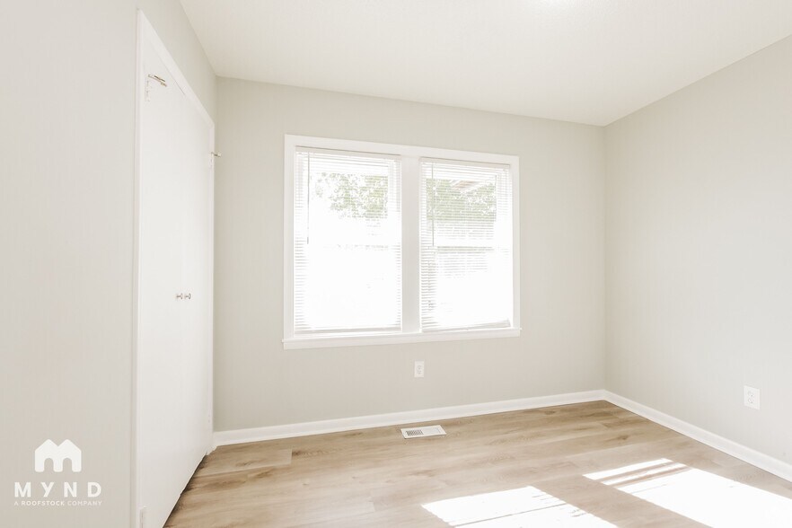 Building Photo - 1418 Gaston Way