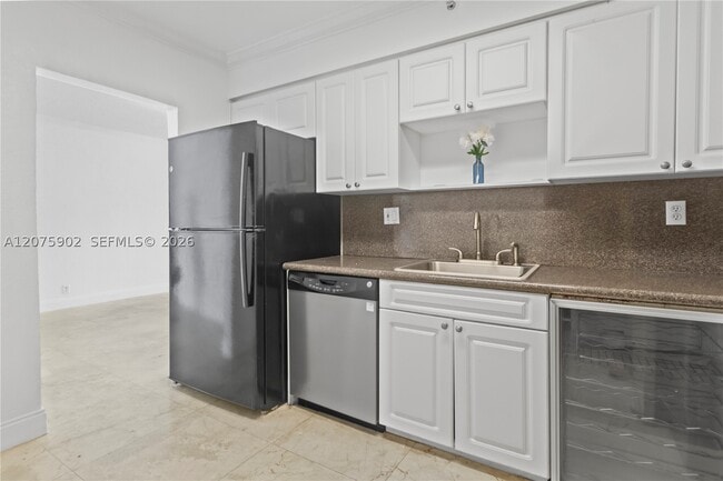 Building Photo - 2501 S Ocean Dr