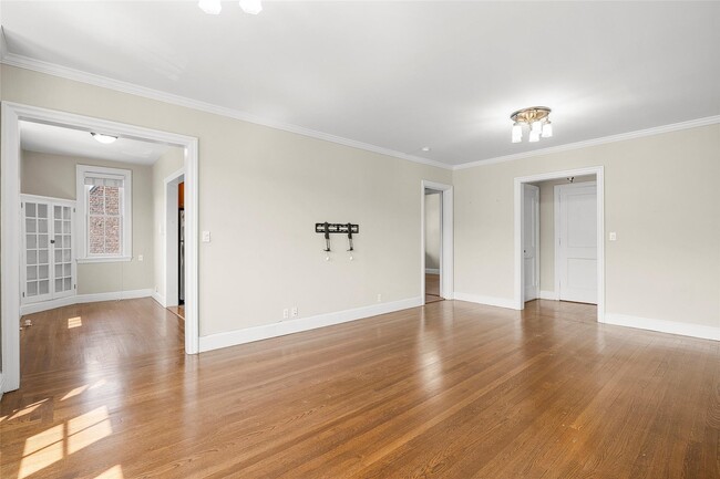 Primary Photo - 26 East Pkwy