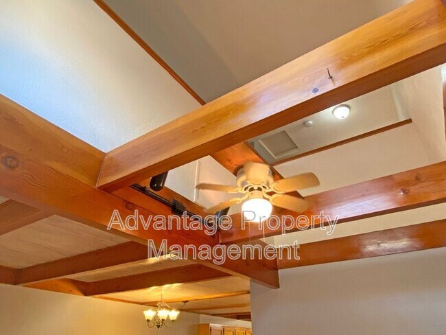 Building Photo - 149 NE Powderhorn Dr