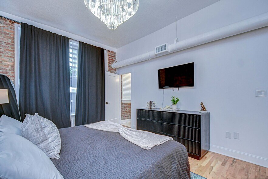 The master bedroom - 215 Central Ave