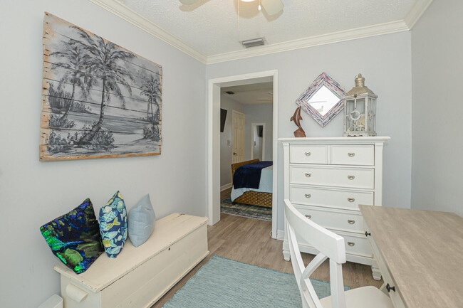 Building Photo - 110 SW Hideaway Pl