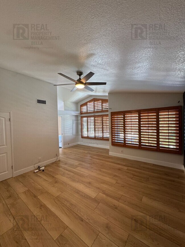 Building Photo - Resort-Style Living in Temecula – Pool Home with Designer Upgrades & 3-Car Garage