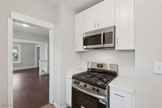 Building Photo - 2302 Saratoga Ave