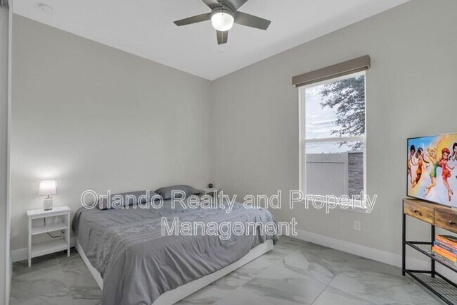 Building Photo - 15155 Mayberry Dr