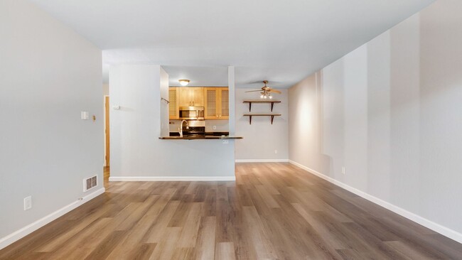 Building Photo - Beautiful Remodeled Adams Point Condo