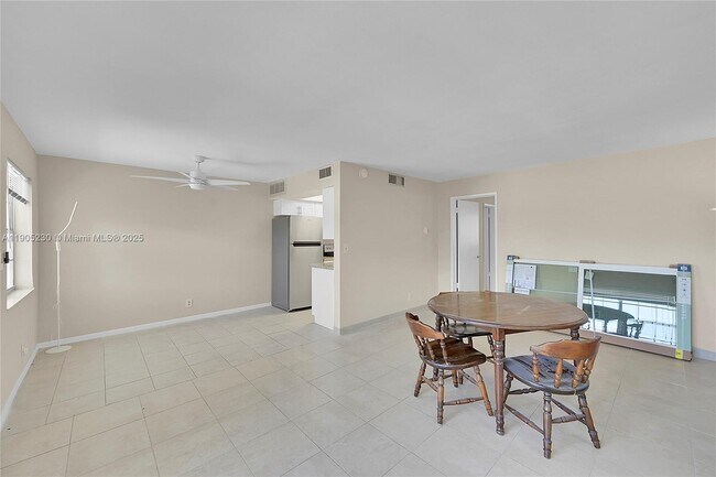 Building Photo - 3217 NE 11th St