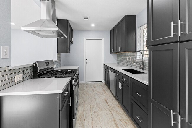 Building Photo - 9002 Bunny Run Dr