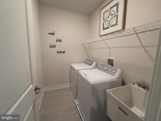 Building Photo - 16 Lochiel Ln