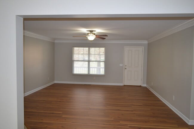 Building Photo - 1401 Peppermint Ln