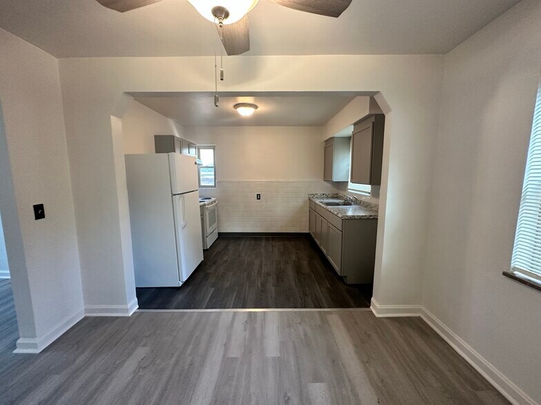 Building Photo - 2631 Bremont Ave