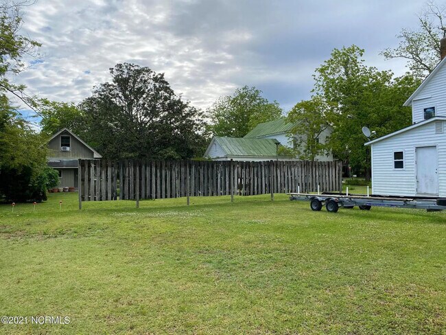 Building Photo - 509 Academy St